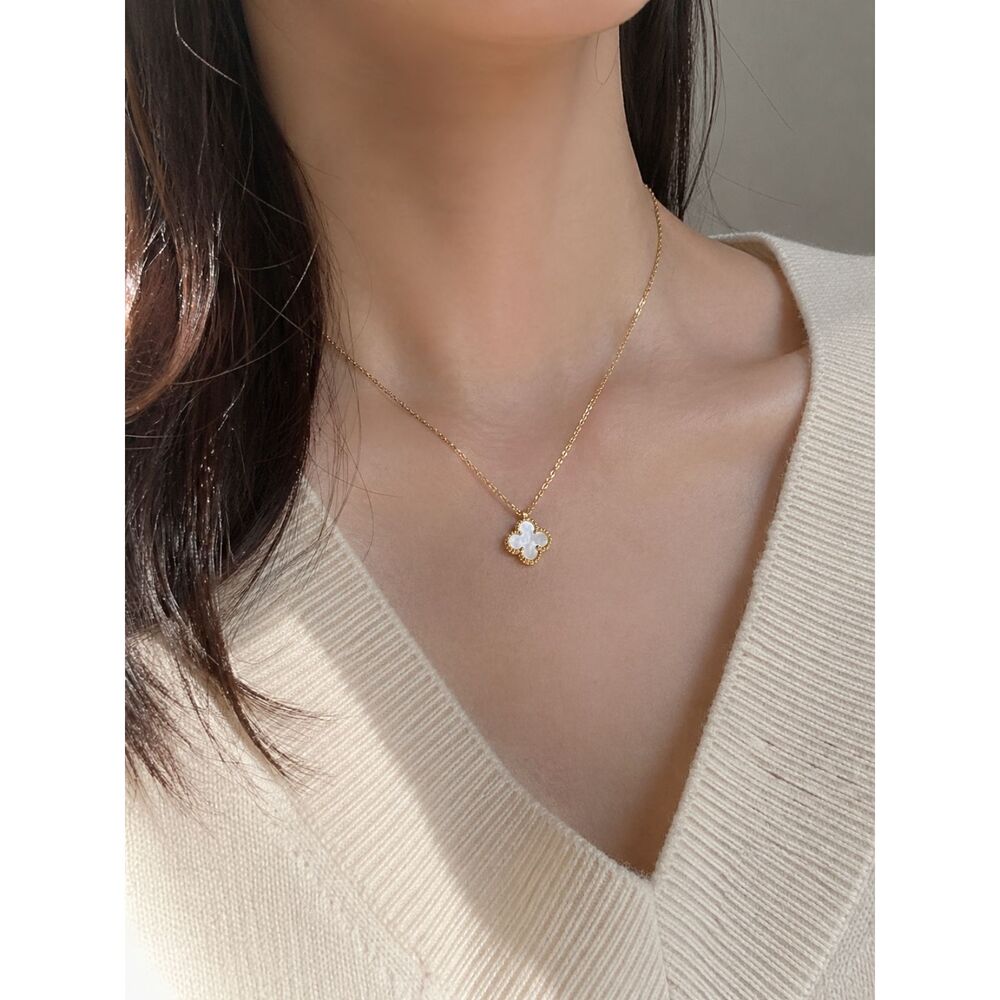 Van Cleef & Arpels Sweet Alhambra Pendant 18K Yellow Gold MOP VCA Necklace